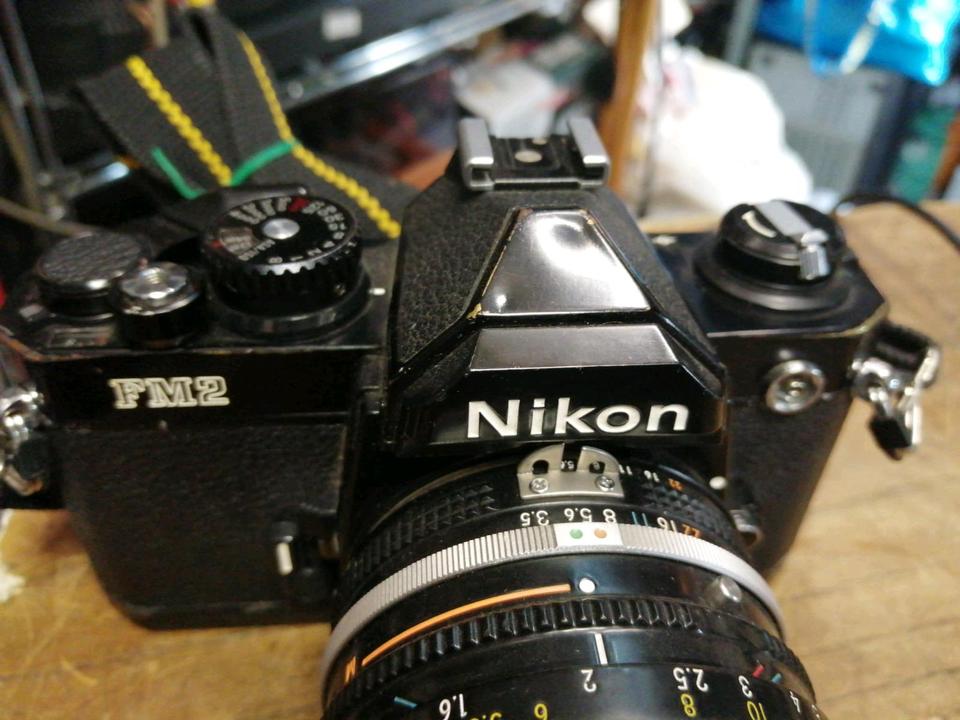 NIKON FM2 Analog-Kamera + ZOOM NIKKOR 35~200 mm Objektiv!!