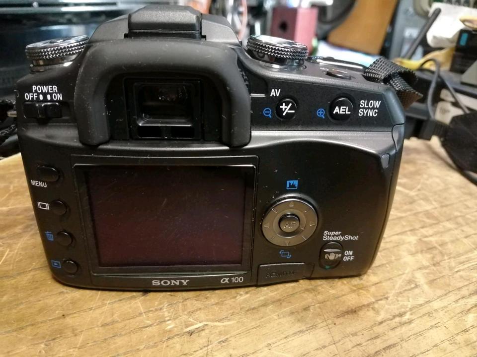 SONY DSLR-A100, Digital-Kamera mit Zubehör, guter Zustand!