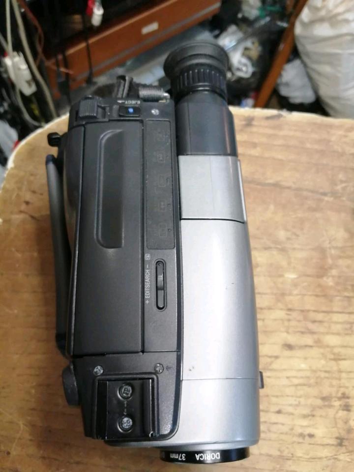SONY CCD-TRV24E, Videocamera/Recorder mit Zubehör!!