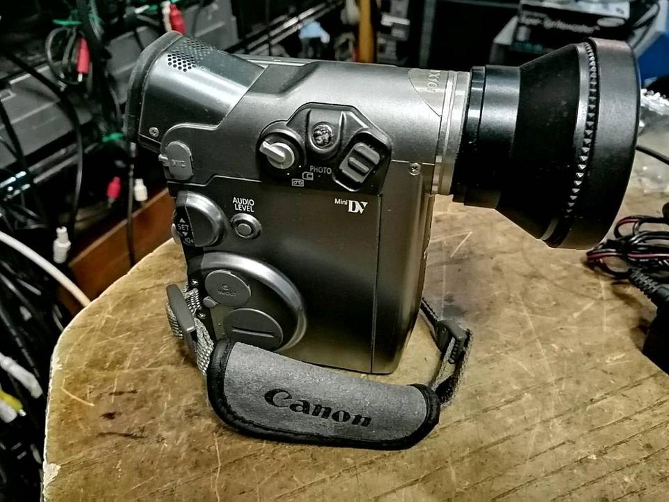 CANON MVX10i, MiniDV-Videocamera mit Speicherkarte und Zubehör!!!