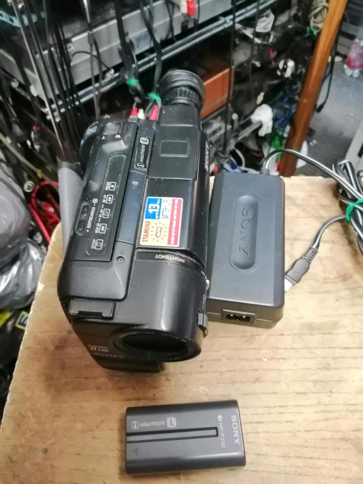 SONY CCDGTR425E, Videocamera Hi8 und Video 8, mit Zubehör!!!