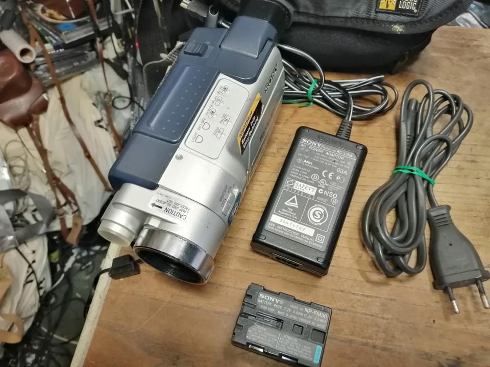 SONY CCD-TRV218E, Videocamera, Hi8 und Video 8, mit Zubehör!!