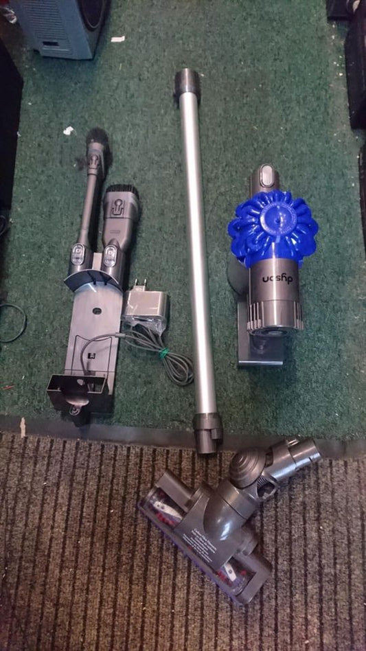 DYSON SV03, Akku-Staubsauger mit Zubehör!