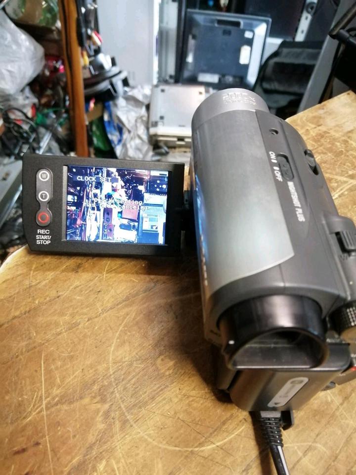 SONY DCR-HC45, MiniDV-Videocamera + SONY Station für Cameras!!