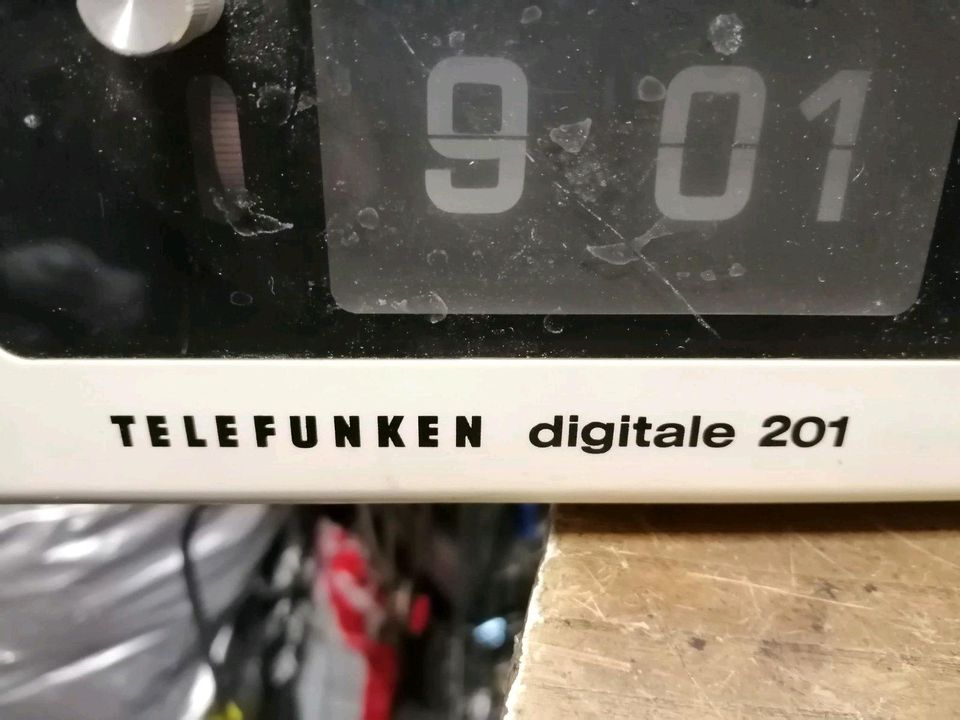 TELEFUNKEN digitale 201,Klappzahlen-Radiowecker, guter Zustand!!!