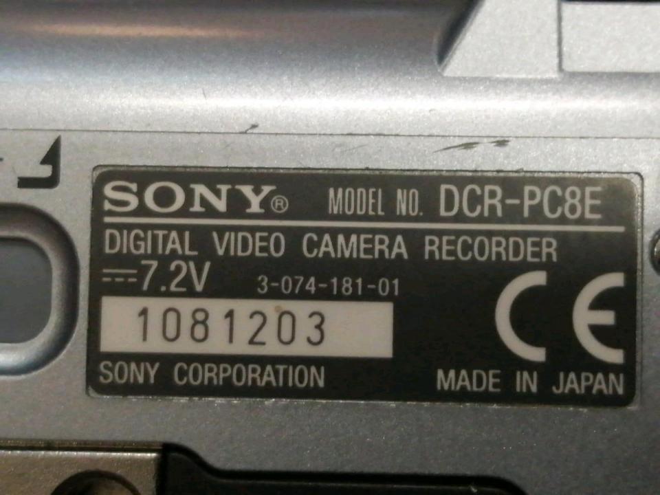 SONY DCR-PC8E, MiniDV-Videocamera mit Zubehör!! Guter Zustand!