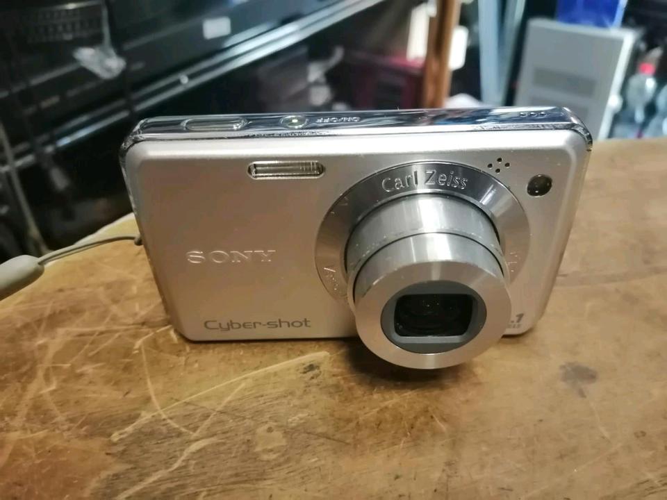 SONY DSC-W220 Optical SteadyShot, Digital-Kamera mit Zubehör!