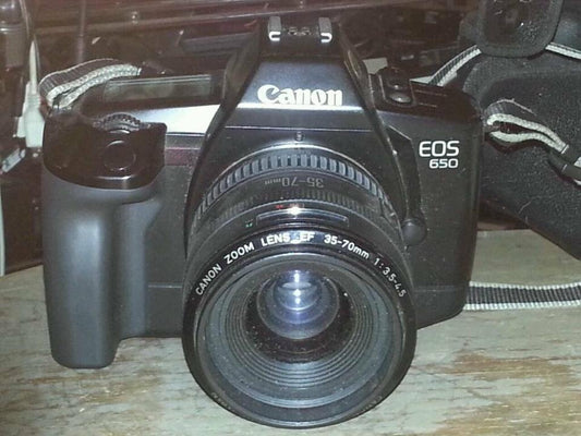 CANON EOS 650; Camera + Objektiv CANON EFV35-70 mm