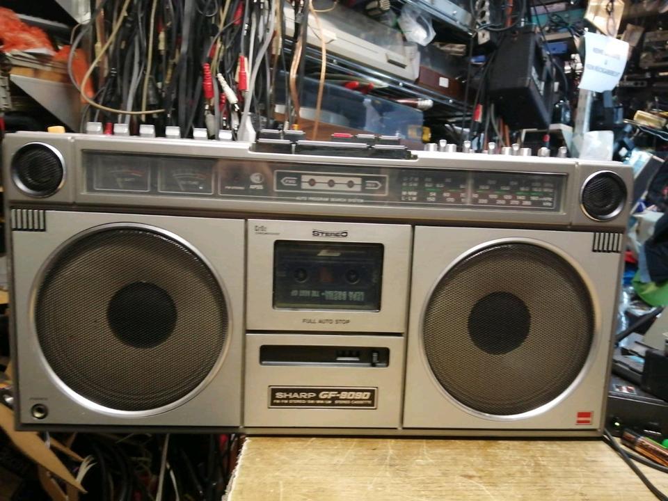SHARP GF-9090H, Radio-Cassetten-Recorder, etwas DEFEKT!!!