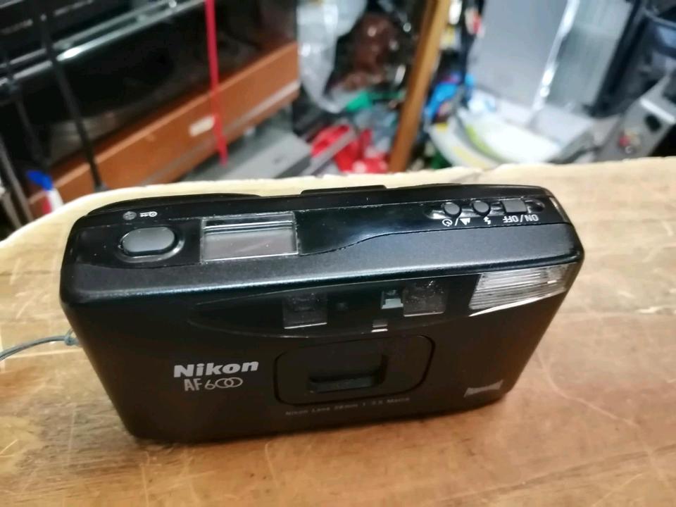 NIKON AF600, Analog-Kamera, etwas DEFEKT!!!