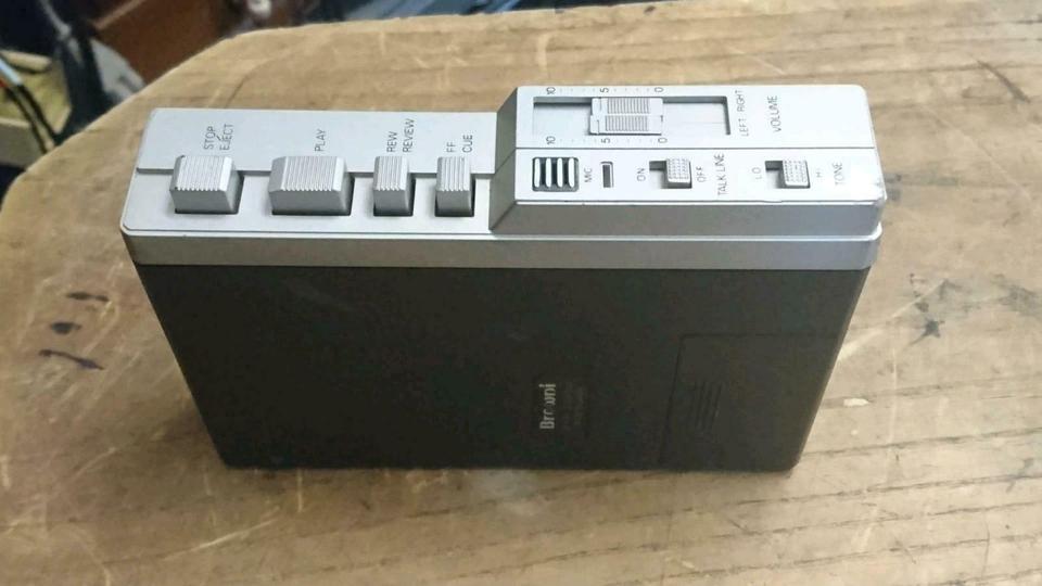 BROWNI Stereo Cassette Player/Walkman, ohne Adapter!