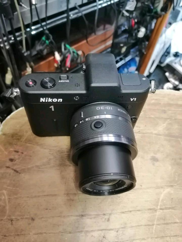 NIKON 1 V1, Digital-Kamera mit Zubehör + Objektiv!!!