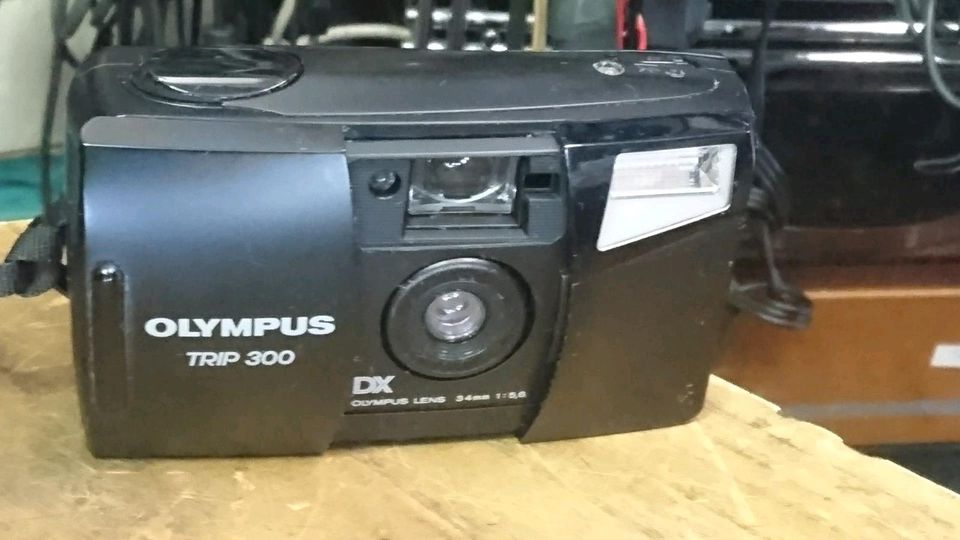 OLYMPUS TRIP 300, Analog-Kamera mit Original-Tasche!