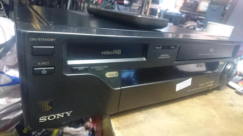 SONY EV-T1VC, VHS + Hi8 Videorecorder, 2 in 1, etwas DEFEKT!!