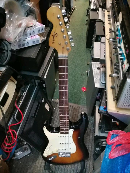 SQUIER STRAT, E-Gitarre für Linkshänder!!