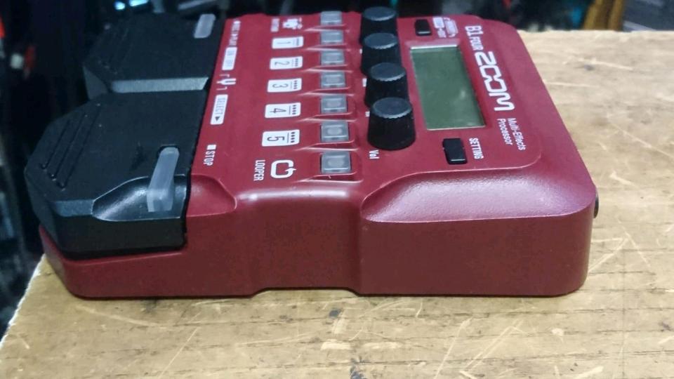 ZOOM B1 Four, Multi-Effects Processor/Effekt-Gerät!!