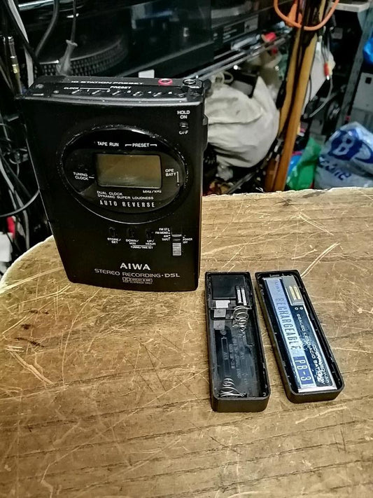 AIWA HS-J303, Walkman mit Original-Akku, DEFEKT!!!