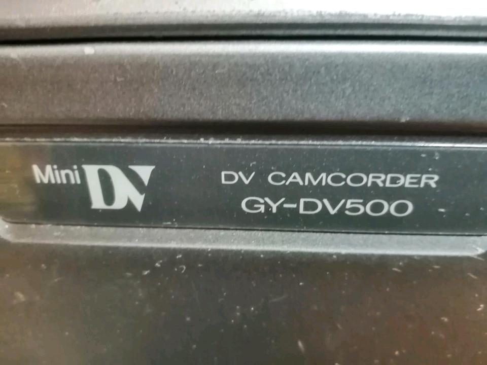 JVC GY-DV500, MiniDV-Videocamera mit einem Adapter!!