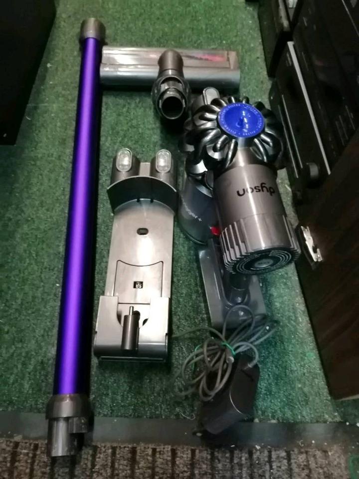 DYSON V6 trigger+, Akku-Staubsauger mit NEUEN Akku und Zubehör!!