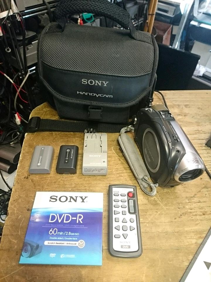 SONY DCR-DVD202E, DVD-Videocamera mit Zubehör!!