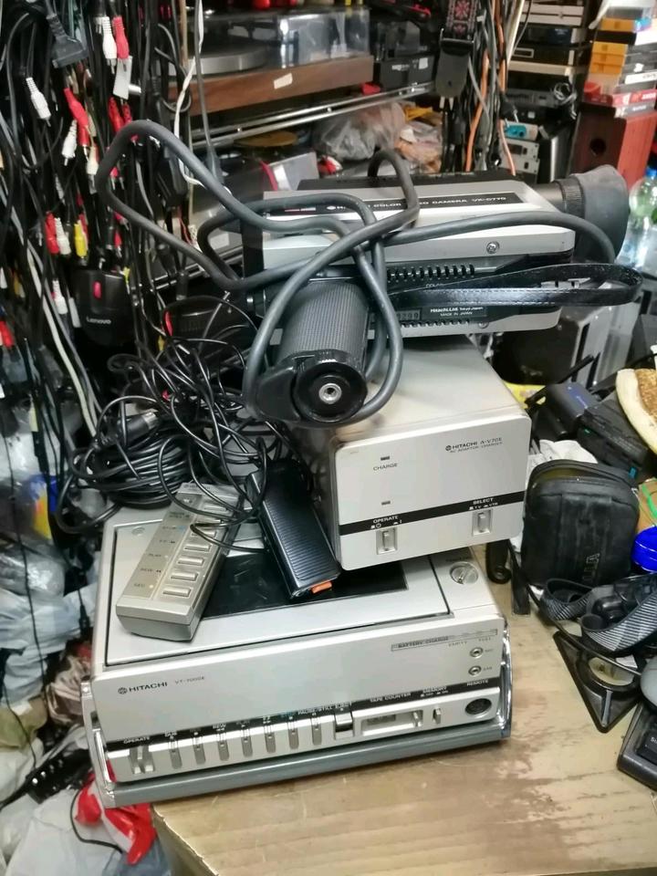 HITACHI VT-7000E Videorecorder, Adapter und Videocamera!!!