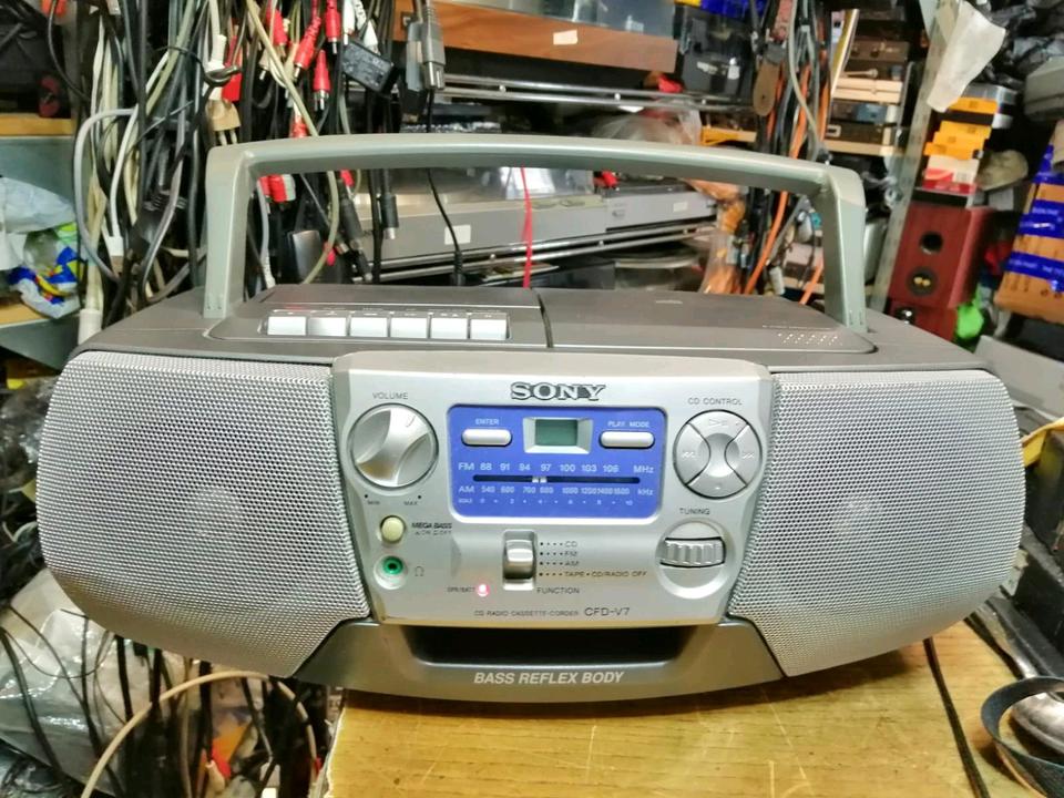 SONY CFD-V7 Radio-Cassetten-Recorder mit CD, guter Zustand!!!