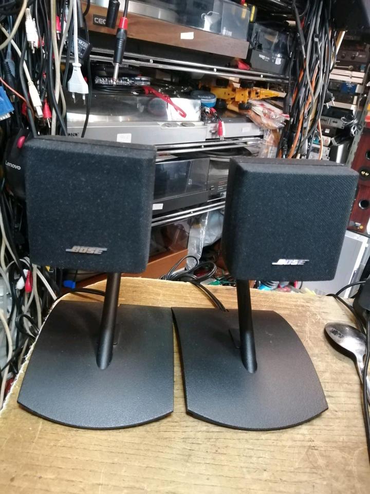2 BOSE Tischstative UTS-20 + BOSE Boxen Series II, guter Zustand!