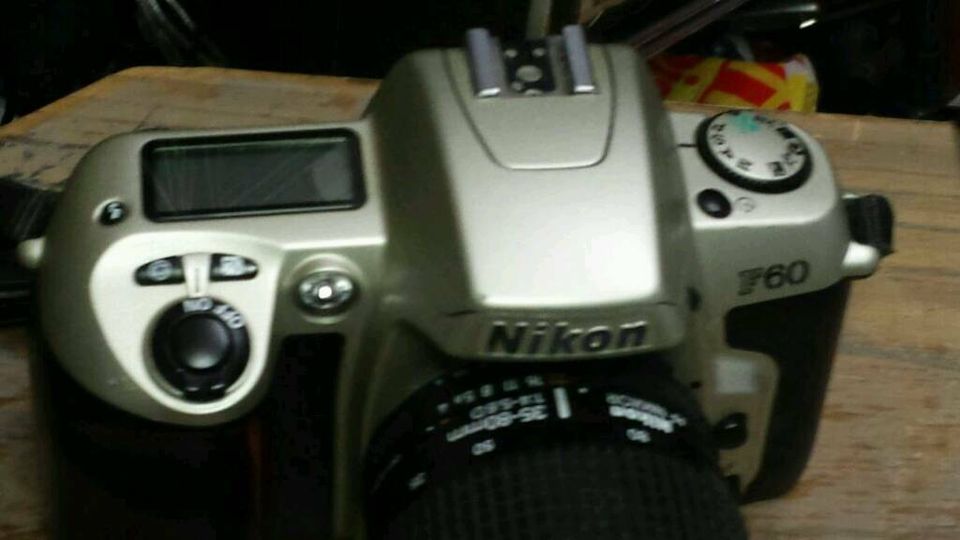 NIKON F60; Analog-Camera und Objektiv NIKON AF NIKKOR