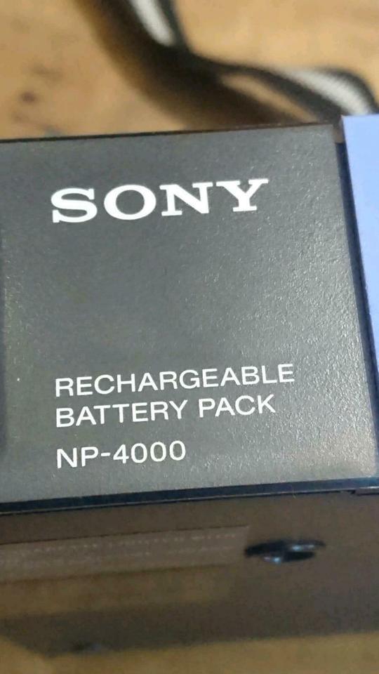 SONY NP-4000, SONY BC-130CE und SONY HVL-50DA, guter Zustand!