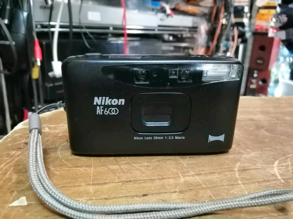 NIKON AF600, Analog-Kamera, etwas DEFEKT!!!