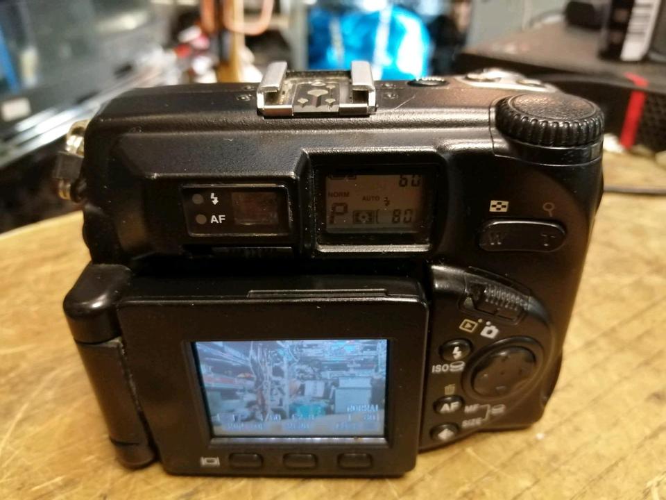 NIKON COOLPIX 5000, Digital-Kamera mit Zubehör!!