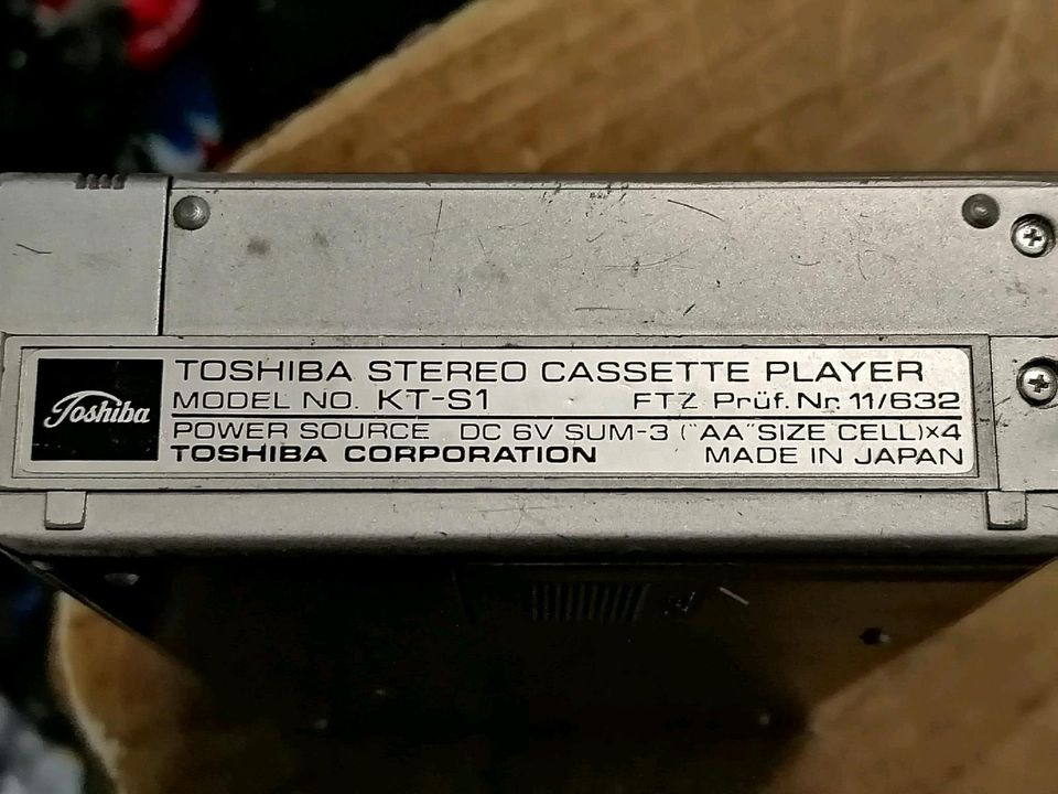 TOSHIBA KT-S1 Stereo Cassette Player/Walkman, etwas DEFEKT!!!