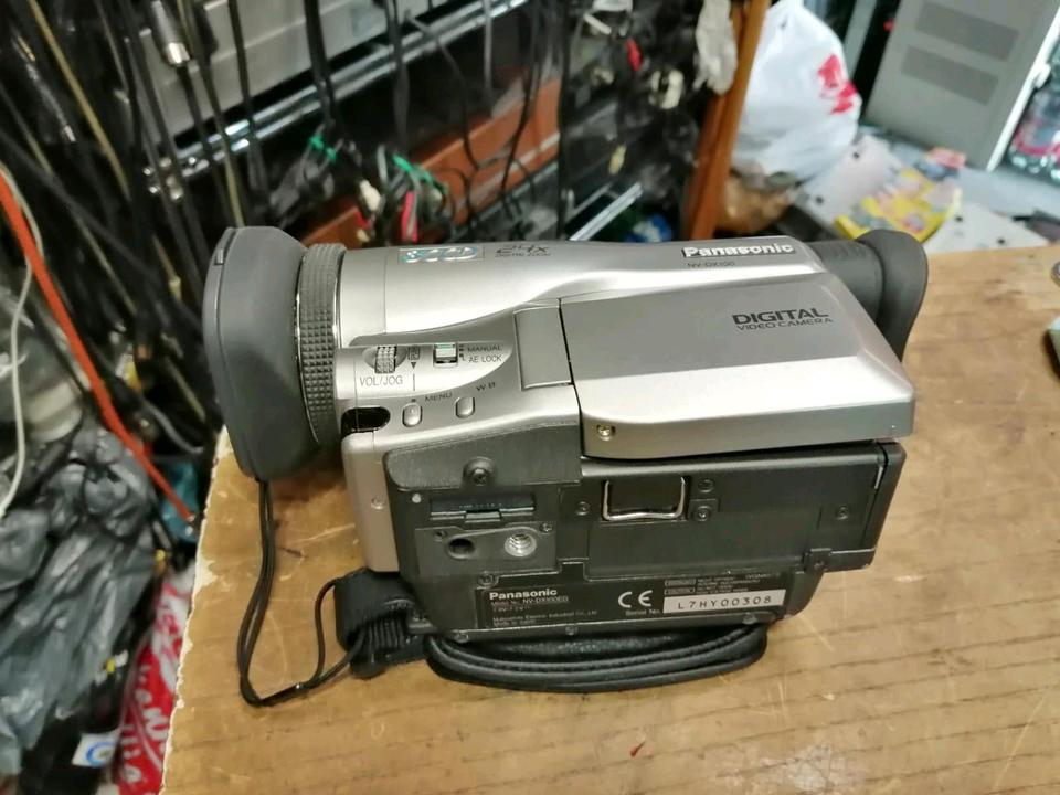 PANASONIC NV-DX100EG, MiniDV-Videocamera mit Zubehör!!!