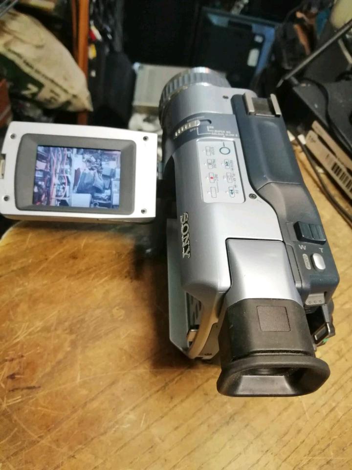 SONY SteadyShot DCR-TRV240E, Videocamera Hi8, Digital 8 + Video