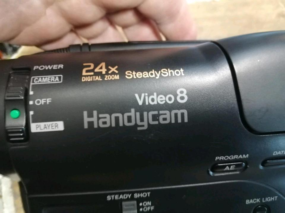 SONY CCD-TR550E, Videocamera Hi8 und Video 8, mit Zubehör!!!