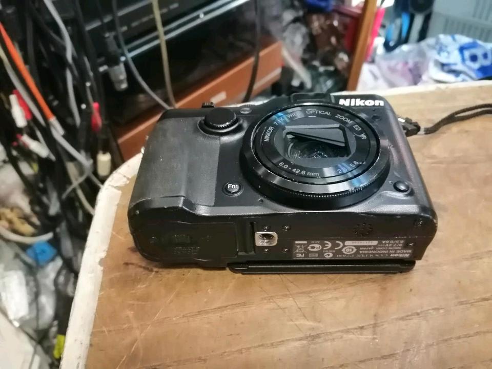 NIKON COOLPIX P7100, Digital-Kamera mit Zubehör - etwas DEFEKT!!!