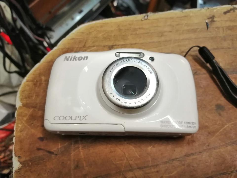 NIKON COOLPIX S33, Digital-Kamera mit Zubehör!!!