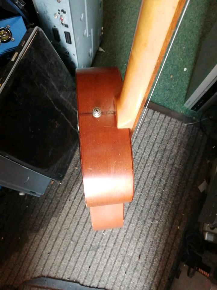 FRAMUS Amateur, Gitarre, 2 Saiten fehlen!