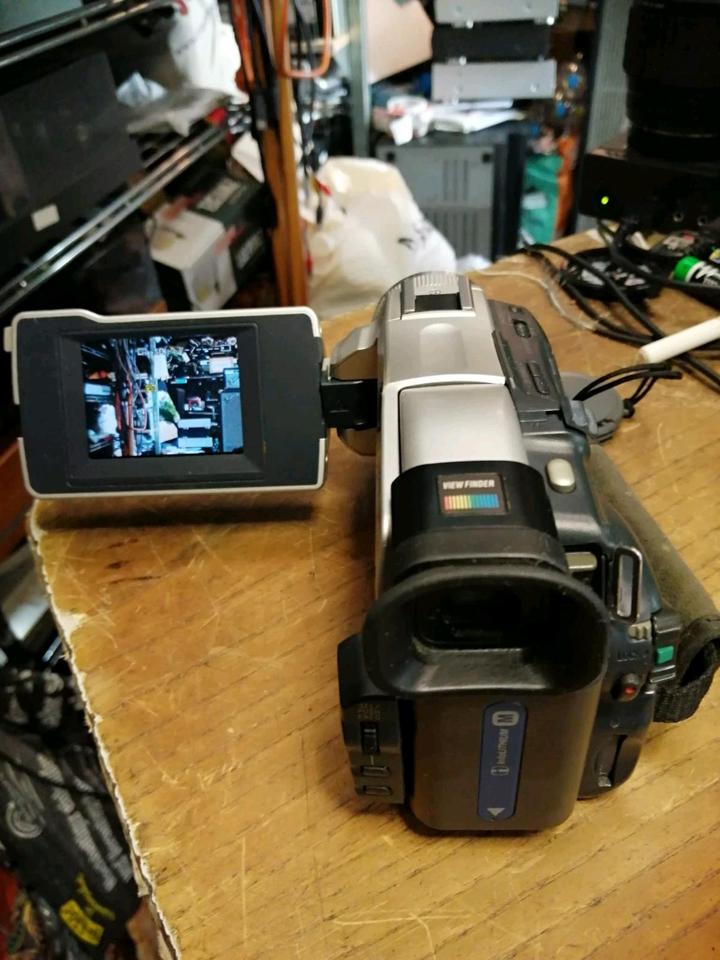 SONY DCR-TRV25E, MiniDV-Videocamera, OHNE Speicherkarte!