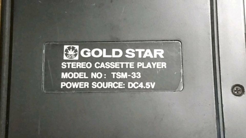 GOLDSTAR TSM-33, Walkman OHNE Adapter, leiert etwas,