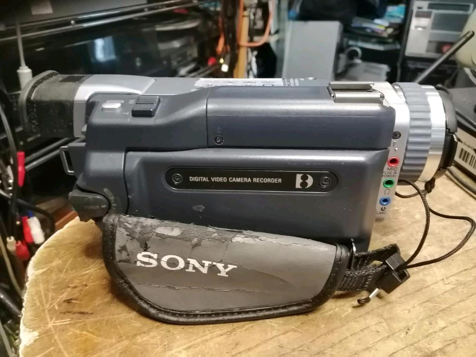 SONY SteadyShot DCR-TRV240E, Videocamera Hi8, Digital 8 + Video