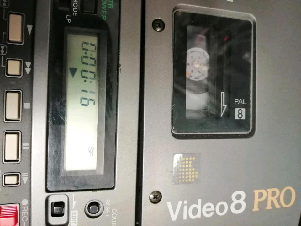 SONY CCD-V200E, Videocamera Video 8 mit Original-Akku!!!