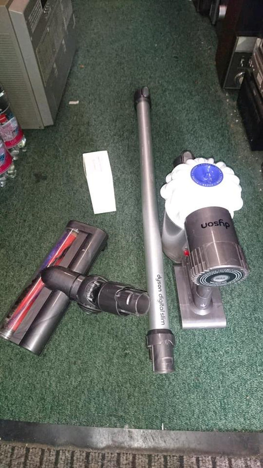 DYSON V6 digital slim, Akku-Staubsauger mit Zubehör!!