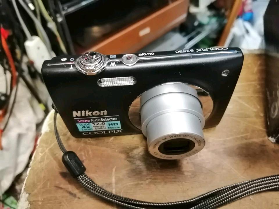 NIKON COOLPIX S2550, Digital-Kamera mit Zubehör!!!