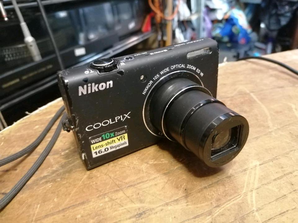 NIKON COOLPIX S6200, Digital-Kamera, OHNE Speicherkarte!!