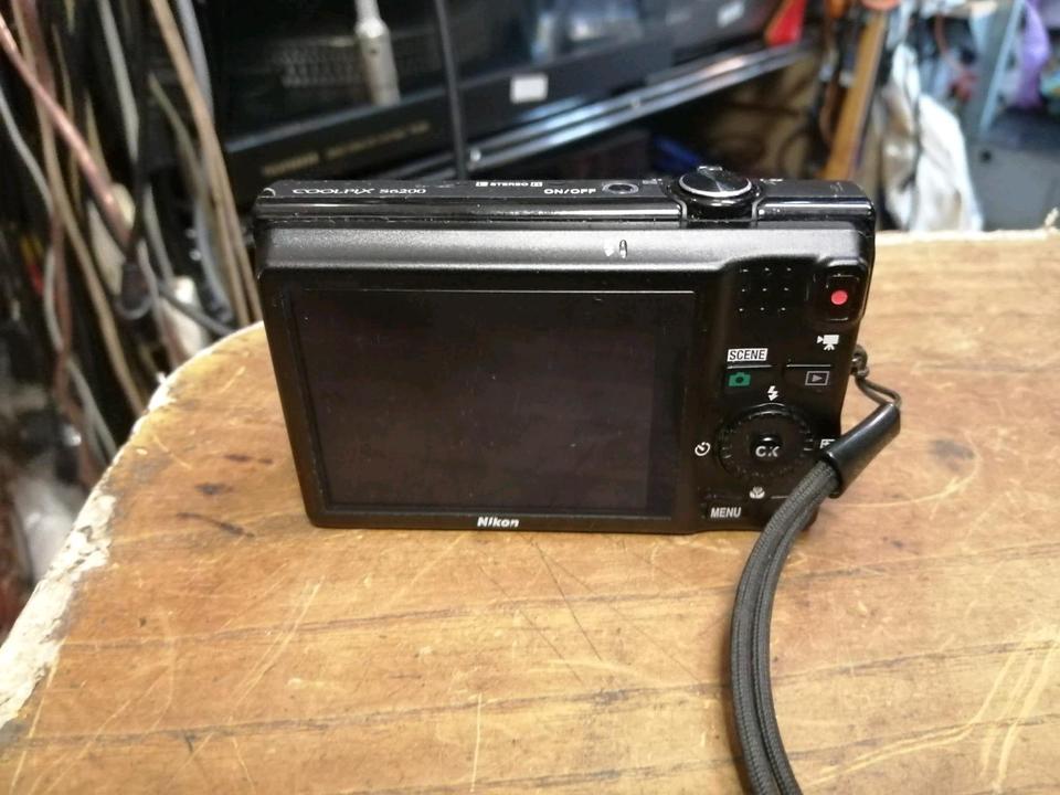 NIKON COOLPIX S6200, Digital-Kamera, OHNE Speicherkarte!!