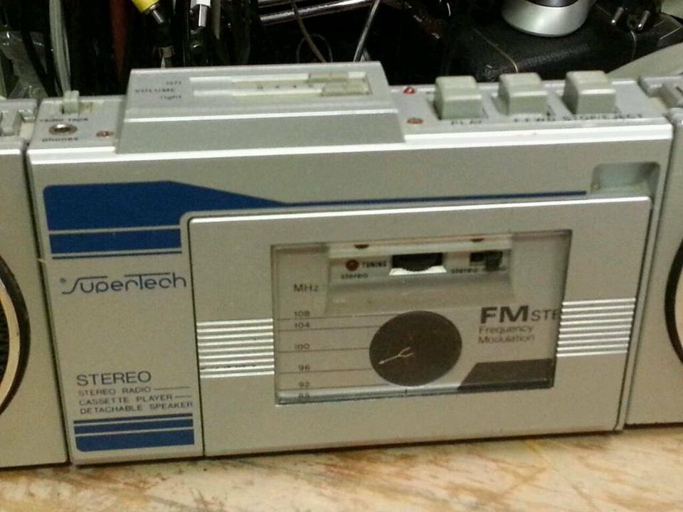 SUPER TECH KMS-900; Radio-Cassettenplayer,Boxen abnehmbar