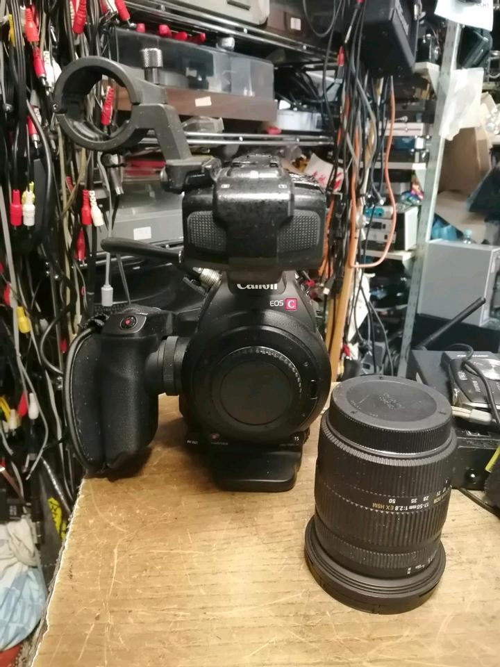 CANON EOS C100, Digital-Kamera mit SIGMA Objektiv, guter Zustand