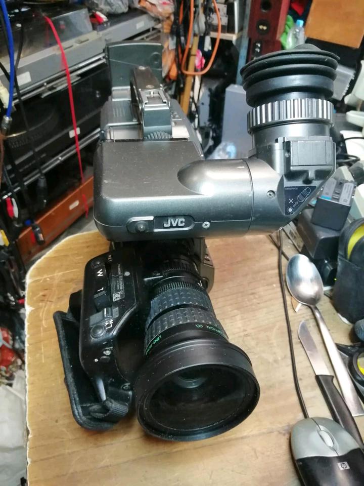 JVC GY-DV500, MiniDV-Videocamera mit einem Adapter!!