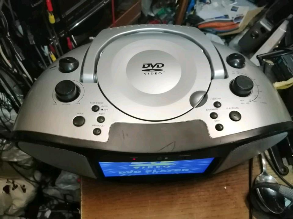 NAXA DVD-Video 2240 (Radio/DVD/CD), etwas DEFEKT!!